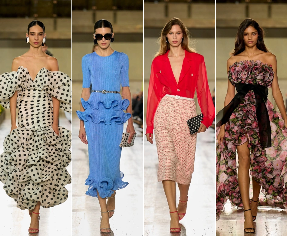 Carolina Herrera'nın New York Moda Haftası defilesinde podyumda yürüyen dört model, büyük puantiyeli beyaz volanlı bir elbise, fırfırlı mavi dar kesim bir midi elbise, kırmızı şeffaf bluz ile pembe desenli etek ve siyah kuşaklı pembe çiçekli volanlı bir elbise gibi birbirinden özgün tasarımları sergiliyor.