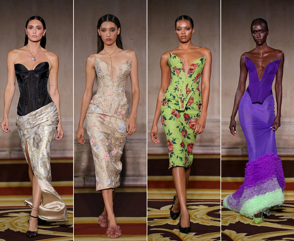 New York Moda Haftası'nda Christian Siriano defilesinden dört model, sahne üzerinde birbirinden şık ve dikkat çekici tasarımlar sergiliyor; siyah korse ve parlak etekli, bej çiçek desenli, yeşil çiçekli midi ve mor-yeşil kabarık etekli elbiseleriyle podyumda yürüyorlar.