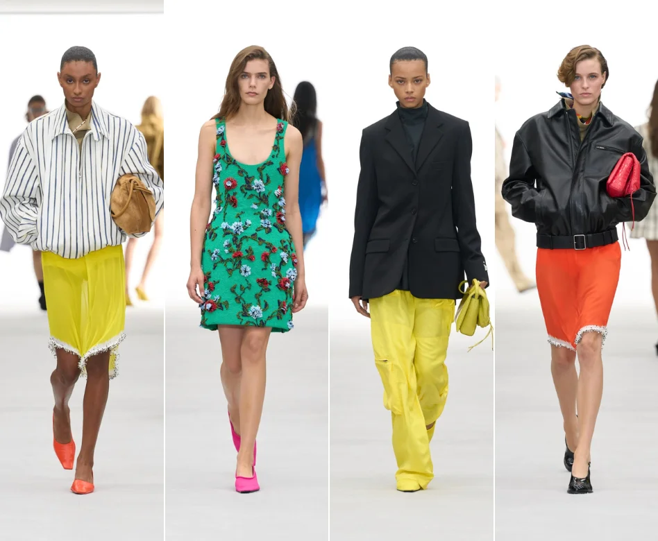 Paris Moda Haftası podyumunda Loewe defilesinden kısa, koyu renk saçlı bir model, kabarık ve volümlü kolları olan, yüksek yakalı beyaz, heykelsi bir elbiseyle kendinden emin adımlarla yürüyerek yeni koleksiyonu sergiliyor.