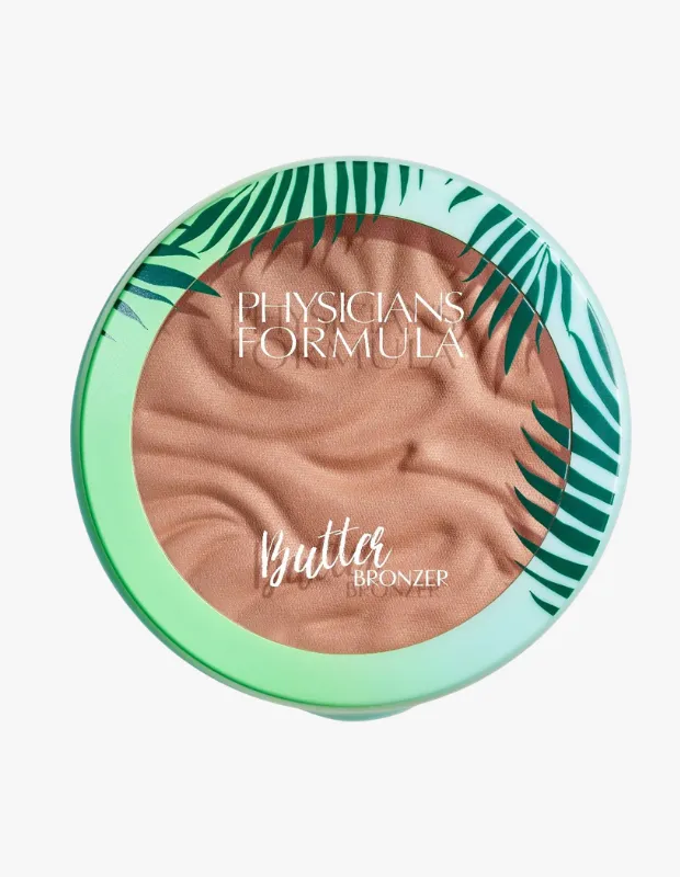Nane yeşili Physicians Formula Butter Bronzer ambalajının açık hali, dalgalı desenli, hafif ışıltılı ve tereyağımsı hissiyle bilinen kahverengi bronzlaştırıcı pudrayı ve üst kapaktaki entegre küçük aynayı detaylıca gözler önüne seriyor.