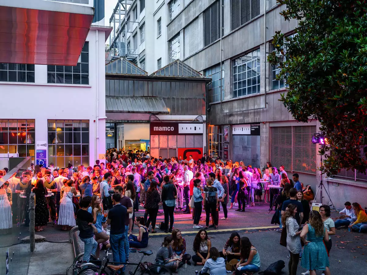 Cenevre'deki Quartier des Bains çağdaş sanat bölgesinden bir görünüm