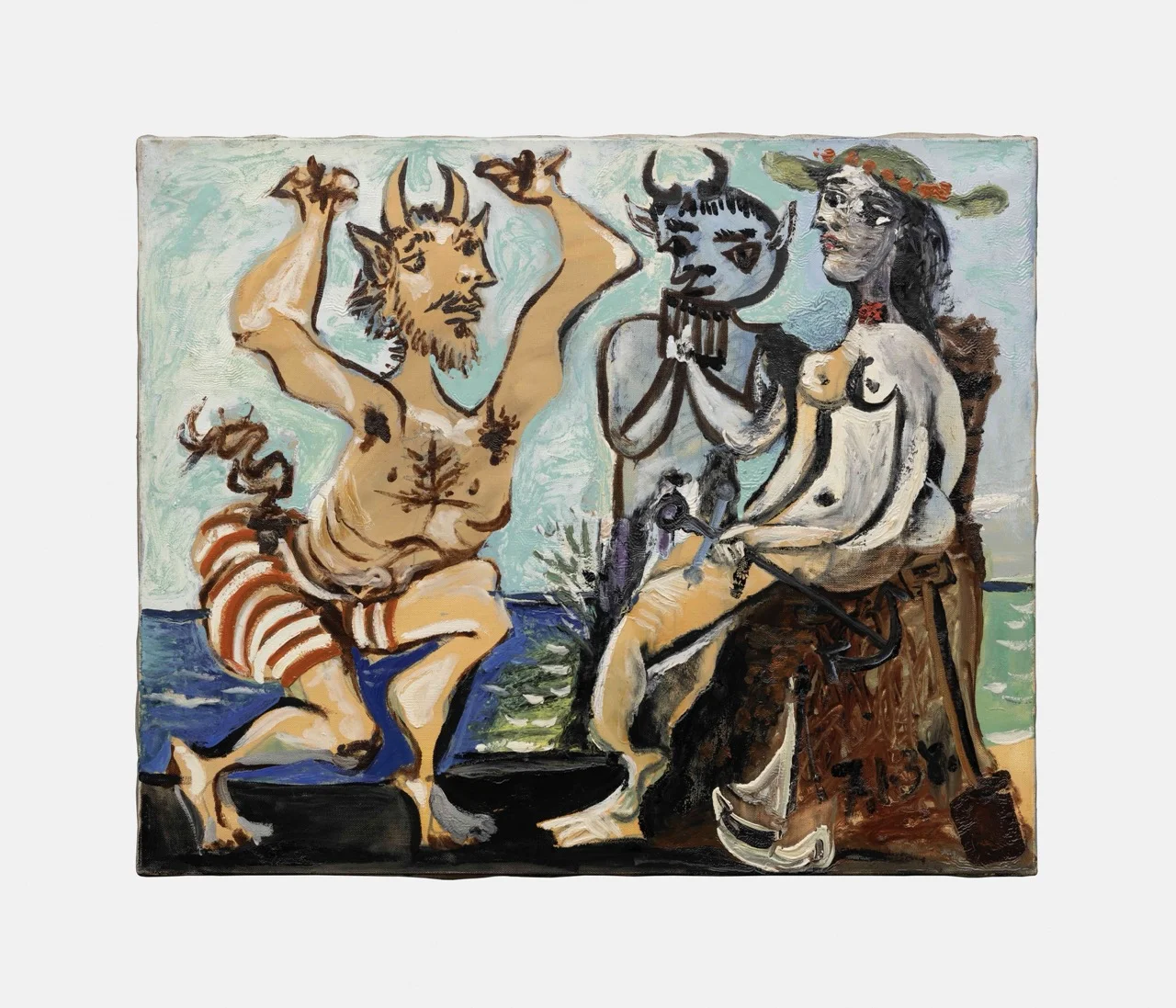 Art Basel'deki bir sergi alanında, ziyaretçilerin yoğun ilgisiyle çevrili, soyut heykellerin ve canlı renklerde büyük bir sanat eserinin dikkat çektiği, çağdaş sanatın dinamizmini yansıtan kalabalık bir an.