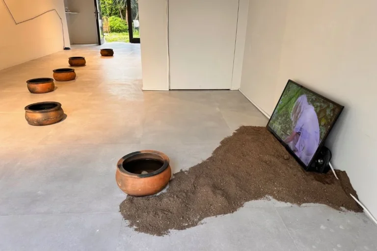 Elnaz Rahimoğlu ile “Büyüsü Bozulmuş Dünya” Sergisi ve Lenzart Space’in İlk Adımları