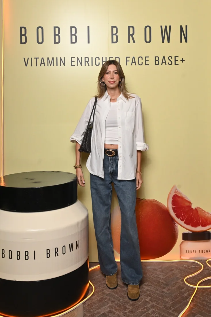 Bobbi Brown etkinliğine katılan çok sayıda davetli, şık kıyafetleri ve samimi sohbetleriyle etkinliğin enerjisini yükseltirken, markanın son güzellik trendleri ve yenilikçi ürünleri hakkında bilgi edinip keyifli anlar paylaşıyorlar.