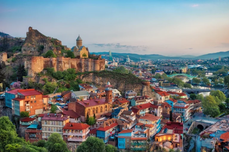 Tiflis Seyahat Rehberi: Kafkasların Renkli, Gizemli ve Sürprizlerle Dolu Şehri